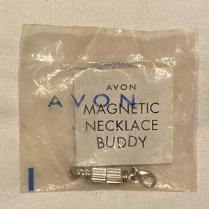 Avon magnetic necklace buddy still in package